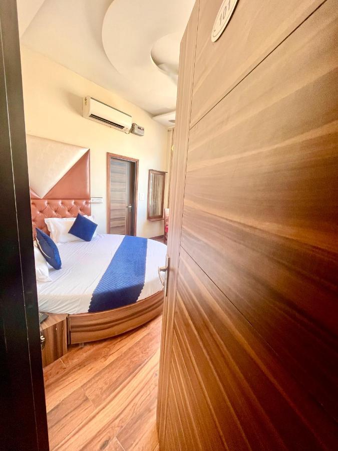 Hotel Woodcrest Zirakpur Chandigarh- Best Family Hotel - Luxurious Rooms - Unit Of Sidham Group Εξωτερικό φωτογραφία