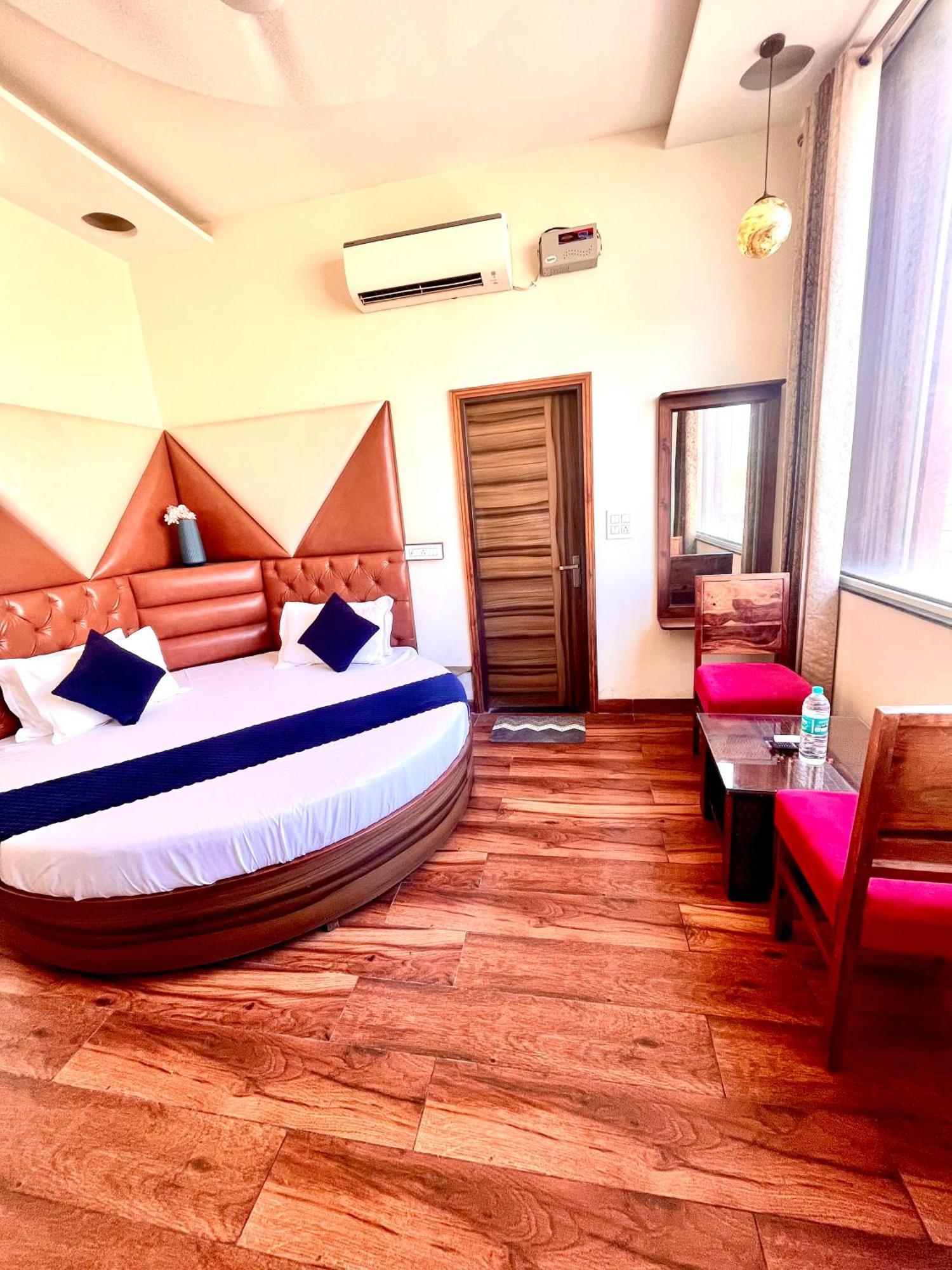 Hotel Woodcrest Zirakpur Chandigarh- Best Family Hotel - Luxurious Rooms - Unit Of Sidham Group Εξωτερικό φωτογραφία