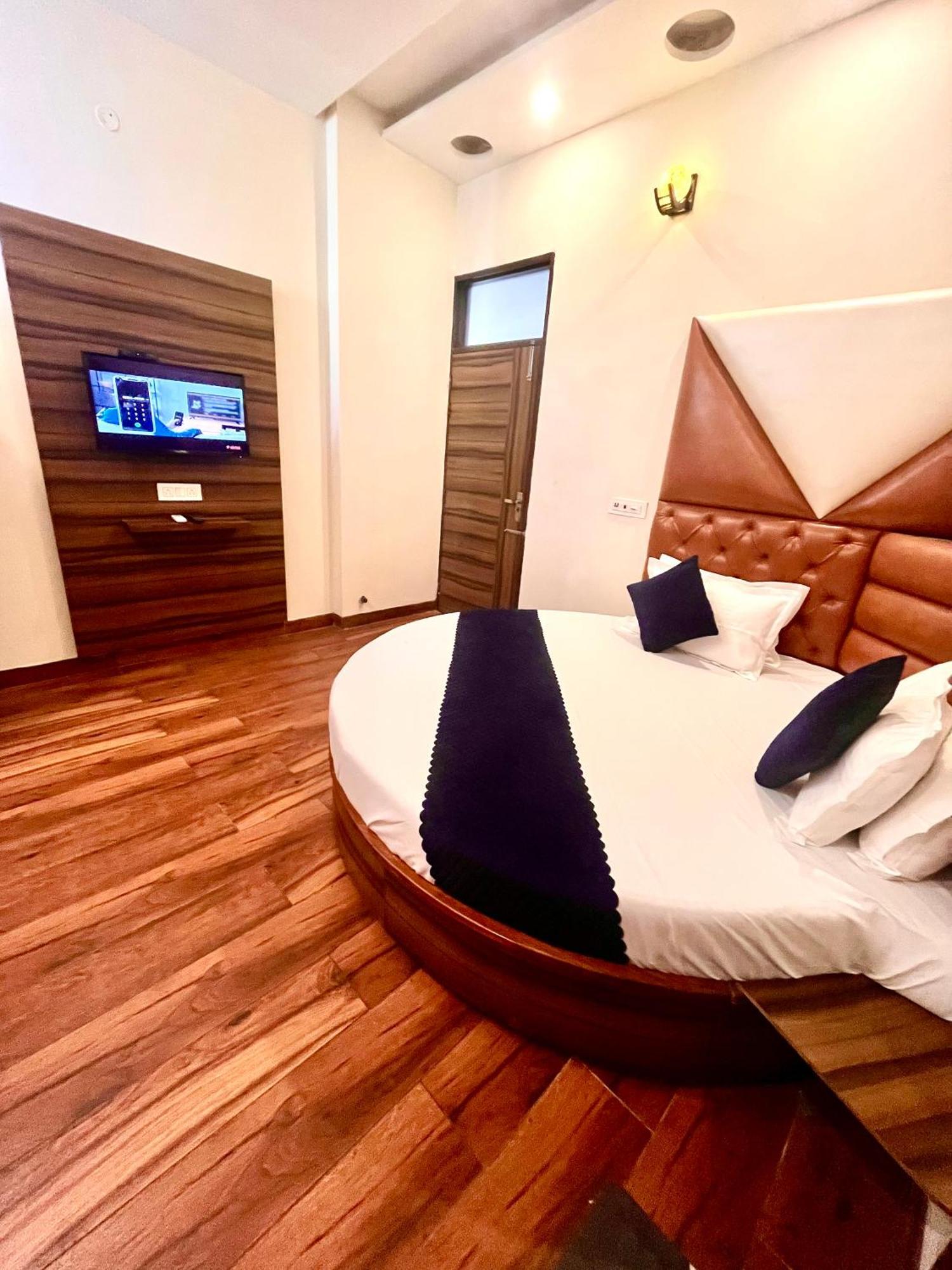 Hotel Woodcrest Zirakpur Chandigarh- Best Family Hotel - Luxurious Rooms - Unit Of Sidham Group Εξωτερικό φωτογραφία