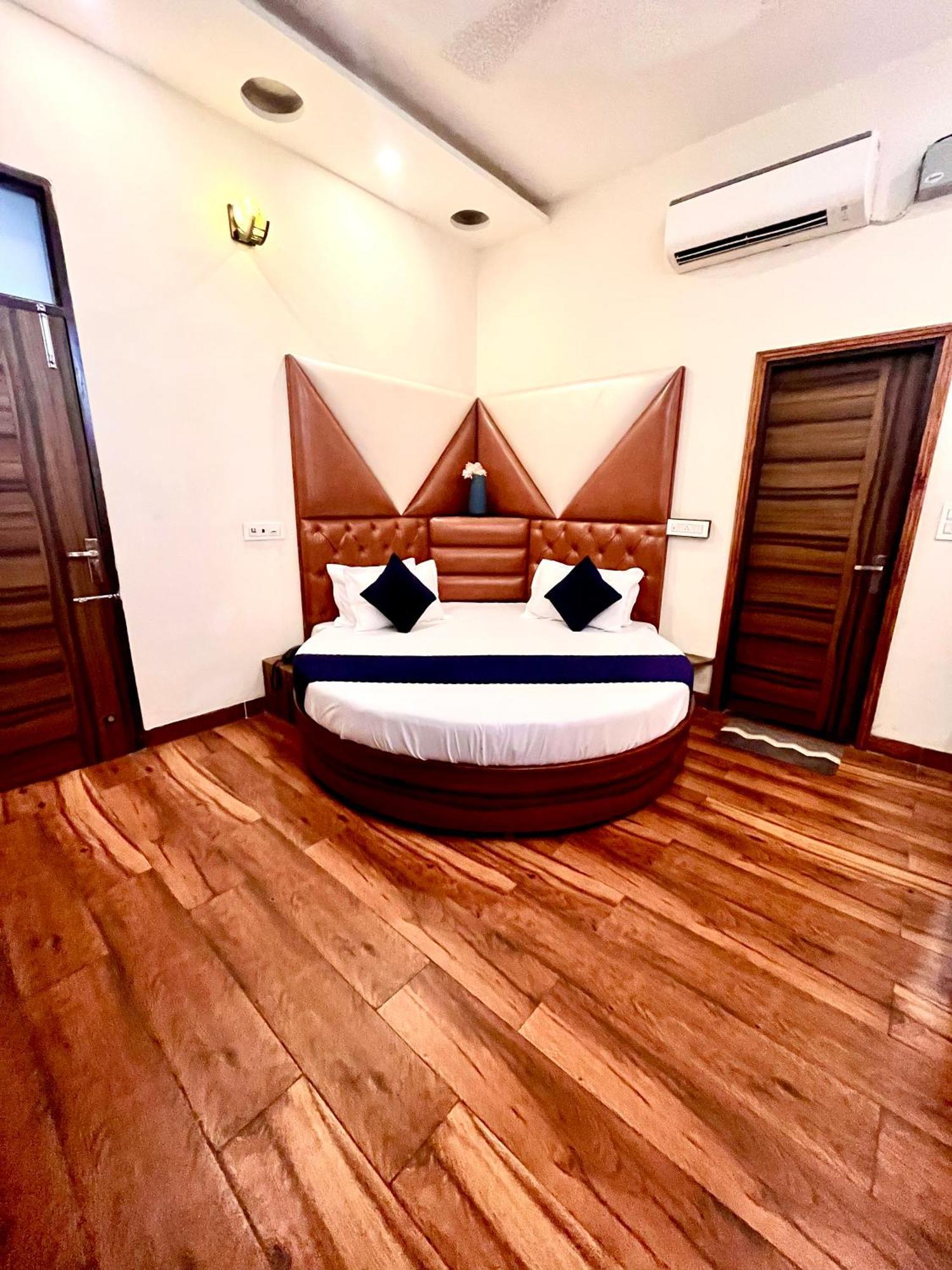 Hotel Woodcrest Zirakpur Chandigarh- Best Family Hotel - Luxurious Rooms - Unit Of Sidham Group Εξωτερικό φωτογραφία